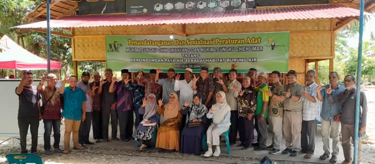 Un succès de nos partenaires de l’ONG Aceh Wetland Foundation Photo de groupe de de l’ONG Aceh Wetland Foundation