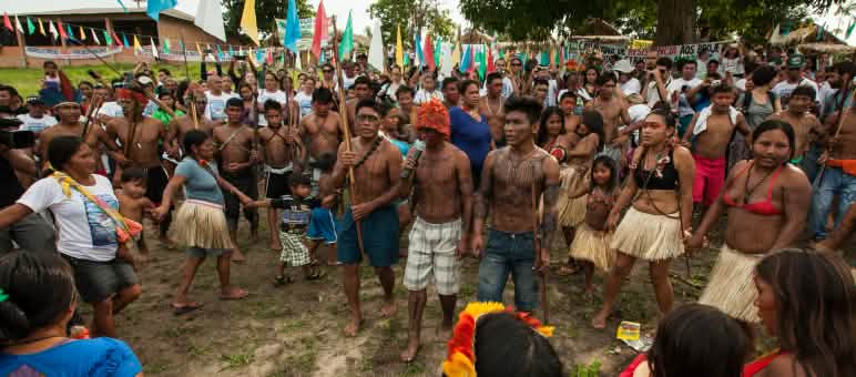 Les indigènes Mundurukú ont longtemps lutté contre un projet de barrage sur le fleuve Tapajós Les indigènes Mundurukú luttent contre un projet de barrage sur le fleuve Tapajós