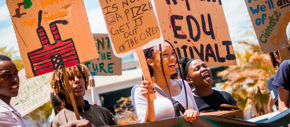 Manifestation de militants de Fridays for Future contre la catastrophe climatique Manifestation de militants de Fridays for Future contre l’exploitation pétrolière en Namibie