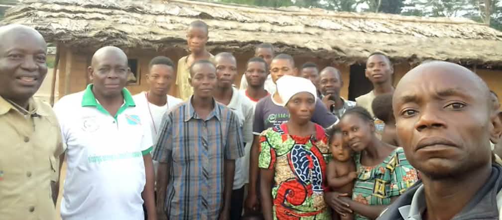 Les habitants de plus de cent villages sont touchés par les plantations de palmiers à huile de la société PHC Membres de l’organisation RIAO-RDC avec des habitants de la communauté Bongemba / Yahuma