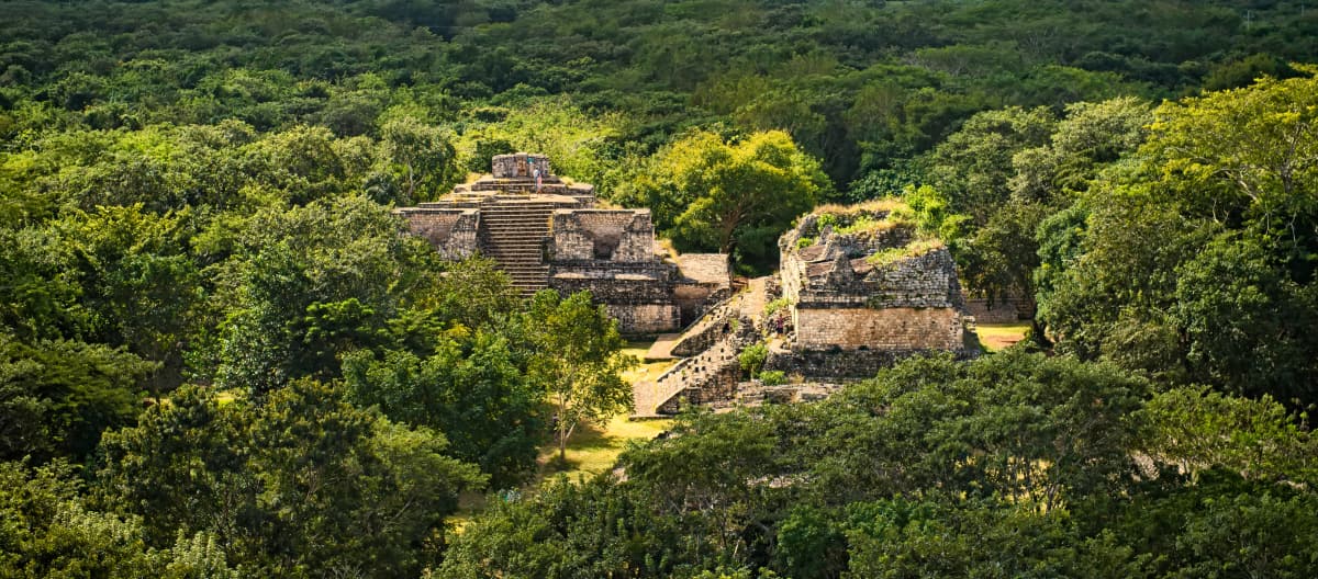Ruines mayas du site archéologique d’Ek Balam dans la forêt du Yucatan