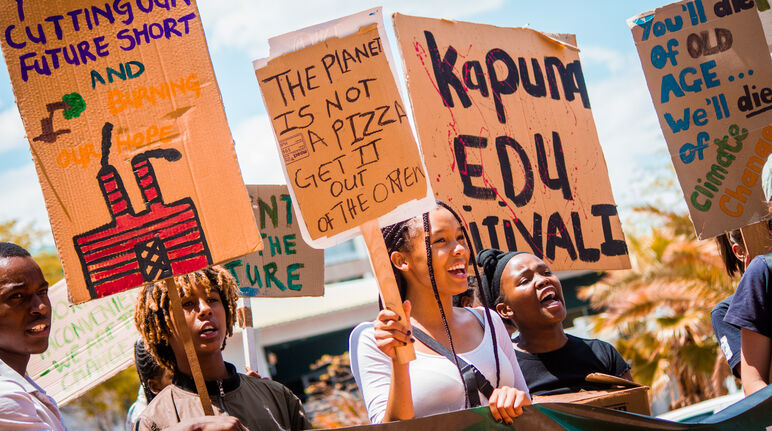 Manifestation de militants de Fridays for Future contre l’exploitation pétrolière en Namibie